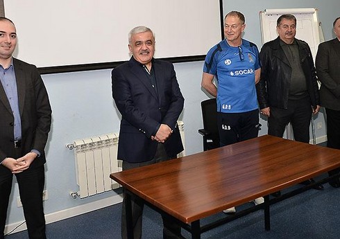 AFFA-nın prezidenti Azərbaycan millisinin futbolçuları ilə görüşüb