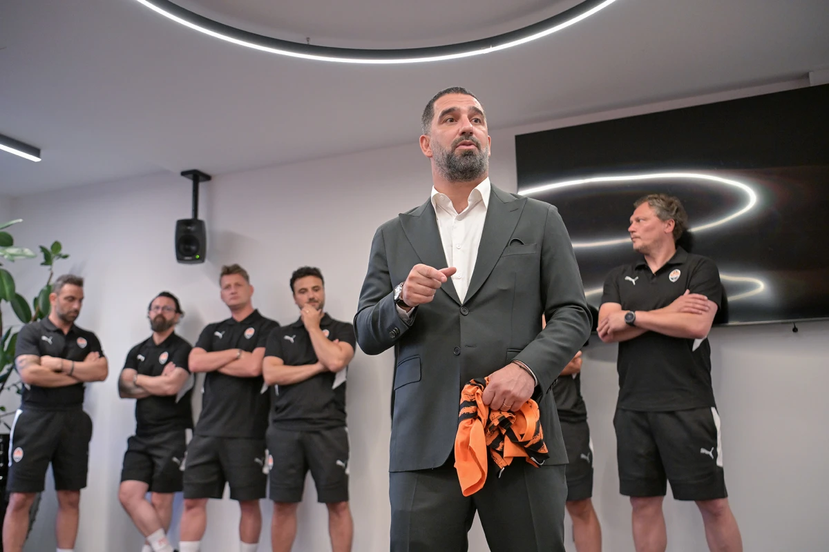 Arda Turan “Şaxtyor”da iş başında: Komanda ilə görüşdü