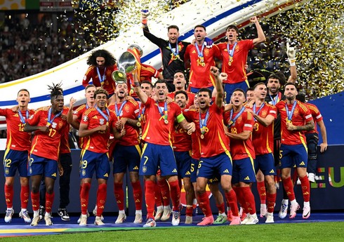 Avropa çempionatında ilk dəfə bir komandanın iki futbolçusu ən yaxşı seçilib