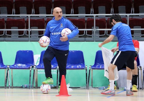Azərbaycan millisinin baş məşqçisi: “Mənə deyirdilər ki, məşqə gələn uşaqlardan pul yığ”
