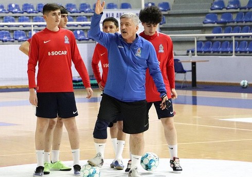 Azərbaycan millisinin baş məşqçisi: “Təcrübəsizlik öz sözünü dedi”