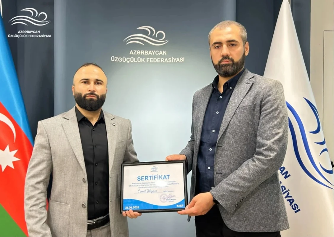 Azərbaycan Üzgüçülük Federasiyası rekordçu Cəmil Əliyevə sertifikat təqdim edib