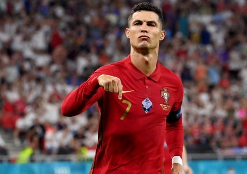 Azərbaycanın dünya çempionu Kriştianu Ronaldunun milli karyerasını bitirməli olduğunu düşünür