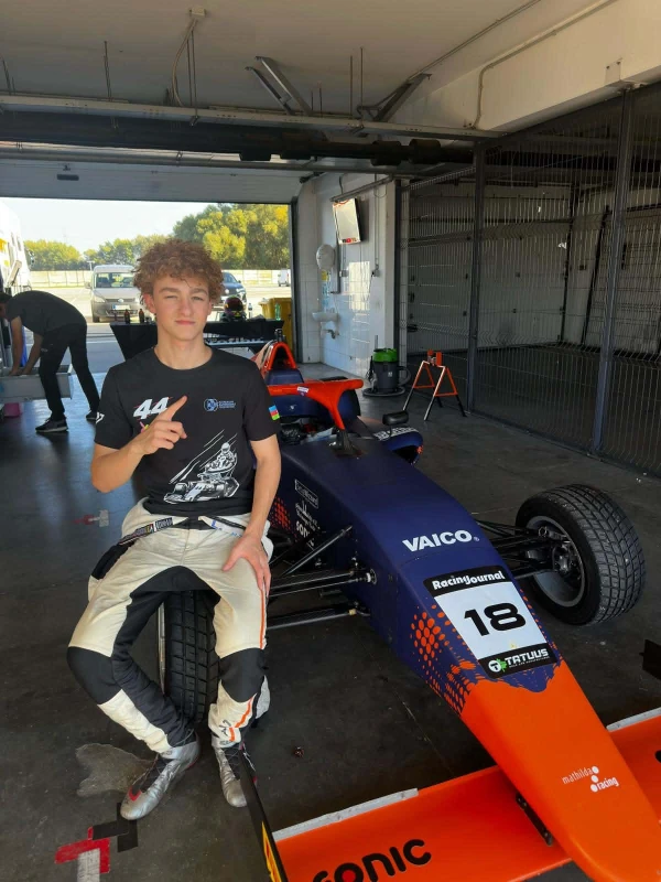 Azərbaycanlı Formula 4 pilotu Davin Cəfərov Slovakiya Ring trasında növbəti testlərini uğurla başa vurub!