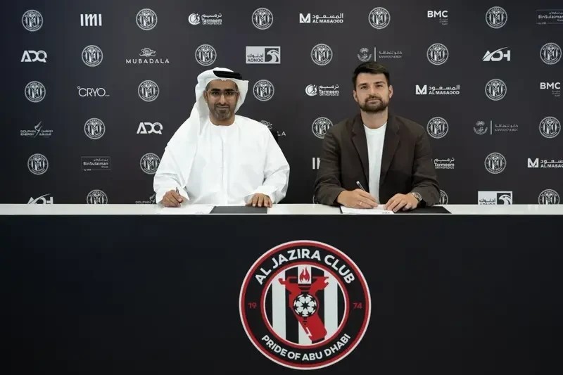 “Beşiktaş”dan ayrılan qapıçı Ersin Destanoğlu BƏƏ klubuna keçib