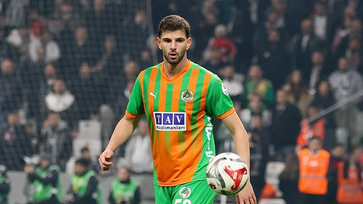 “Beşiktaş”dan müdafiəyə transfer – Ümit Akdağla 4 illik müqavilə