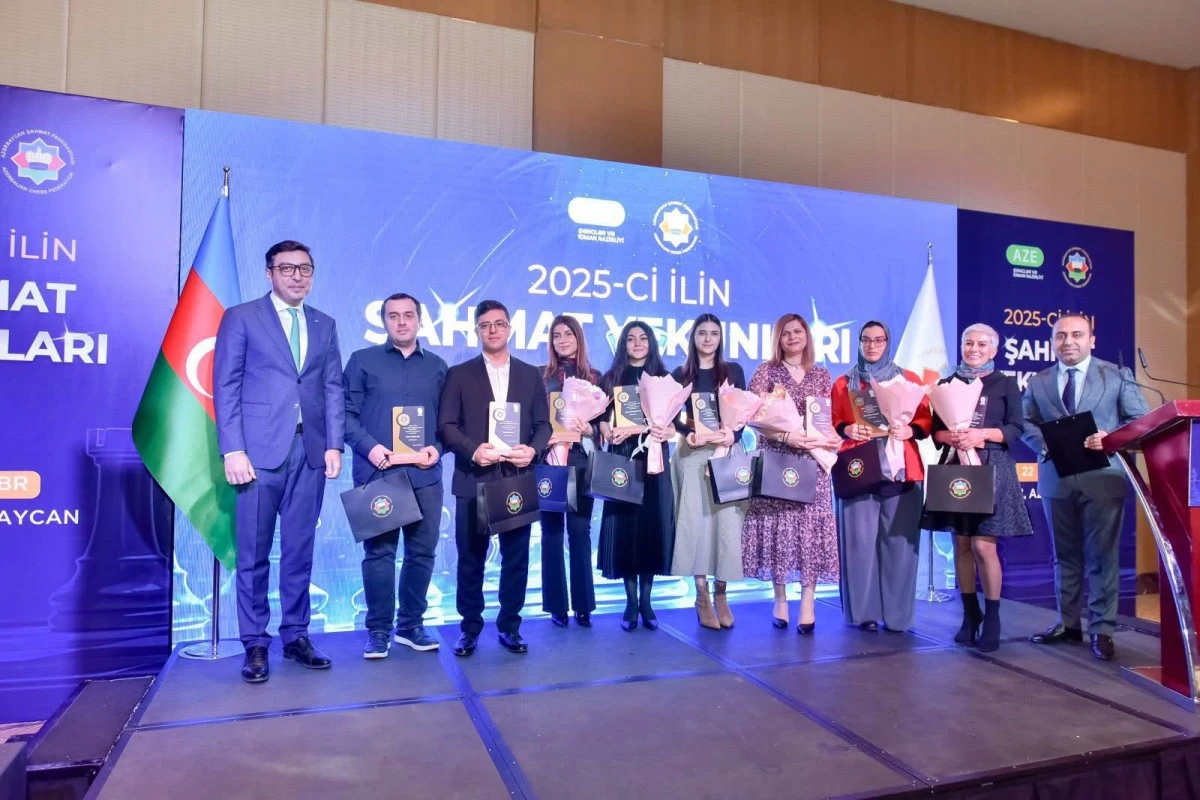 Beynəlxalq yarışlarda uğurlu çıxış edən şahmatçılarımız mükafatlandırılıb - FOTO