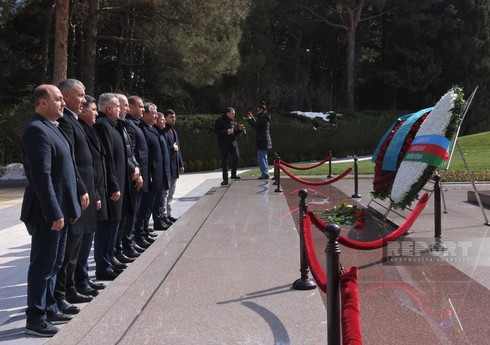 Dünya Kikboksinq Federasiyasının prezidenti Heydər Əliyevin məzarını ziyarət edib