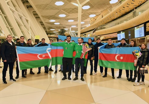 Dünya Kubokunun qalibi olan "Land of Fire" komandası Vətənə qayıdıb