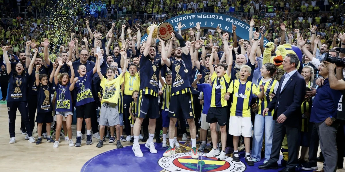 “Fənərbaxça” Türkiyə çempionu oldu!