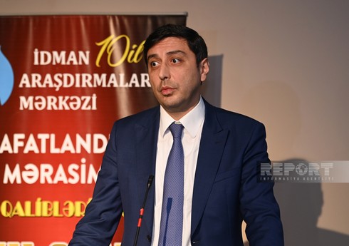 Fərid Qayıbov jurnalistlərdən onu bir daha ilin idman xadimi seçməmələrini xahiş edib