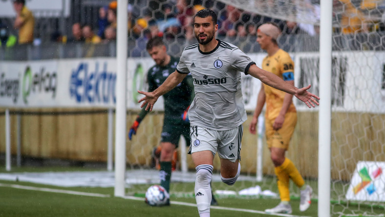 FİFA Mahir Emrelini diskvalifikasiya edib
