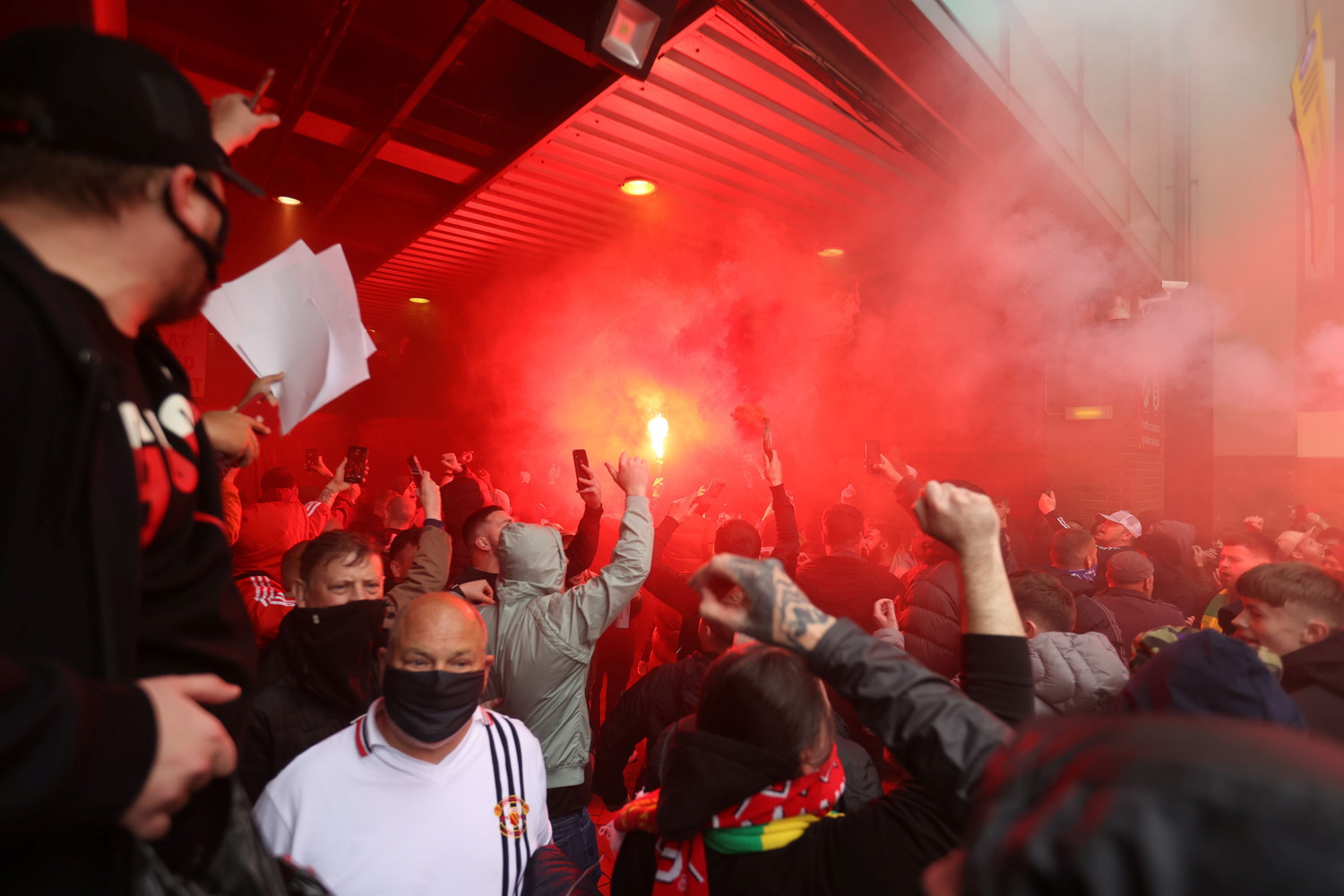 Fransada futbolçuya hücuma görə matç yarımçıq qalıb