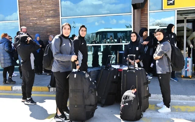 İranlı qadın futbolçular Avstraliyadan ölkələrinə qayıdıblar