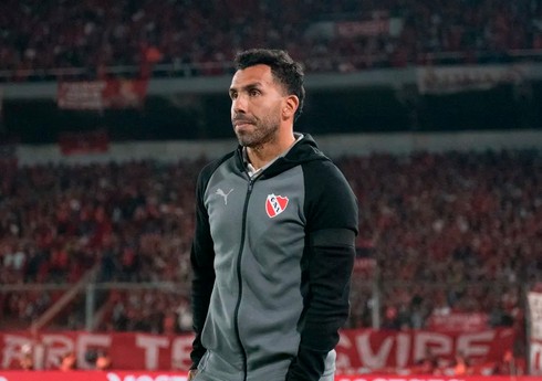 Karlos Teves baş məşqçisi olduğu klubdan ayrılıb
