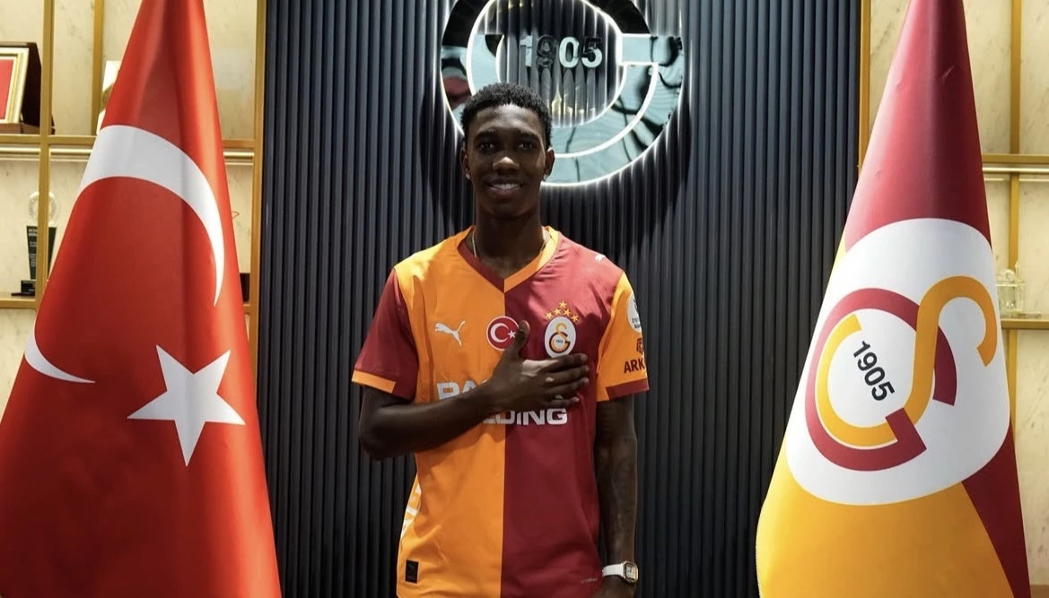 Kolumbiyalı vinger “Qalatasaray”da - RƏSMİ