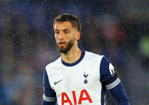 "Liverpul"la oyunda huşunu itirən futbolçu xəstəxanadan məlumat paylaşıb