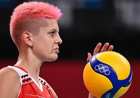 “Lokomotiv”un voleybolçusu İstanbulda gecə klubunda müğənni ilə dalaşıb