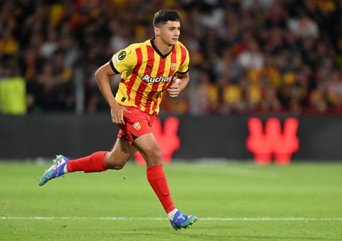 "Mançester Siti" Özbəkistan millisinin futbolçusunu transfer etmək istəyir
