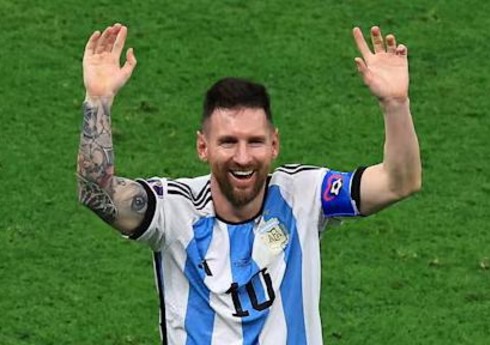 Messi komanda yoldaşlarına hədiyyələr verib