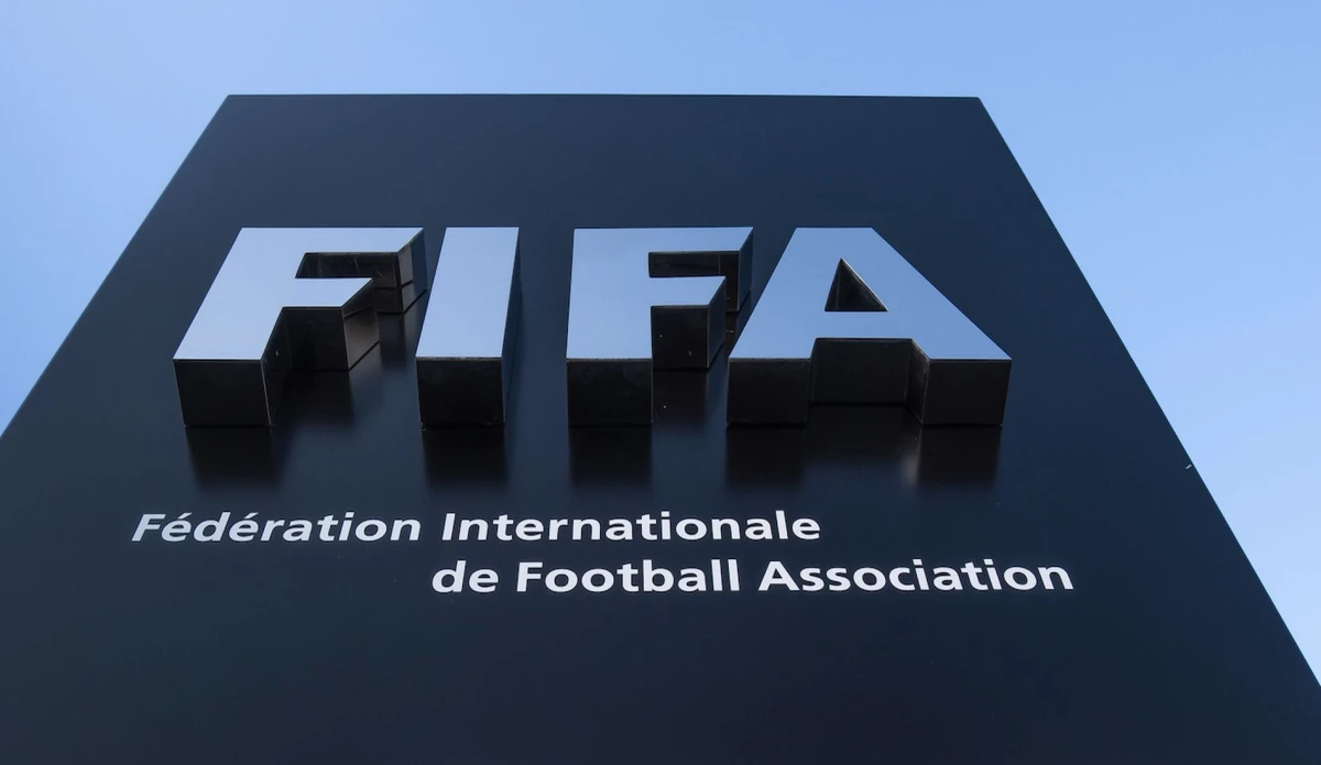 Meydanda gənc futbolçu şərti: FIFA-dan yeni təşəbbüs