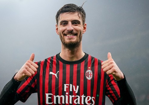 "Milan" müdafiəçisi ilə müqavilənin müddətini uzadacaq