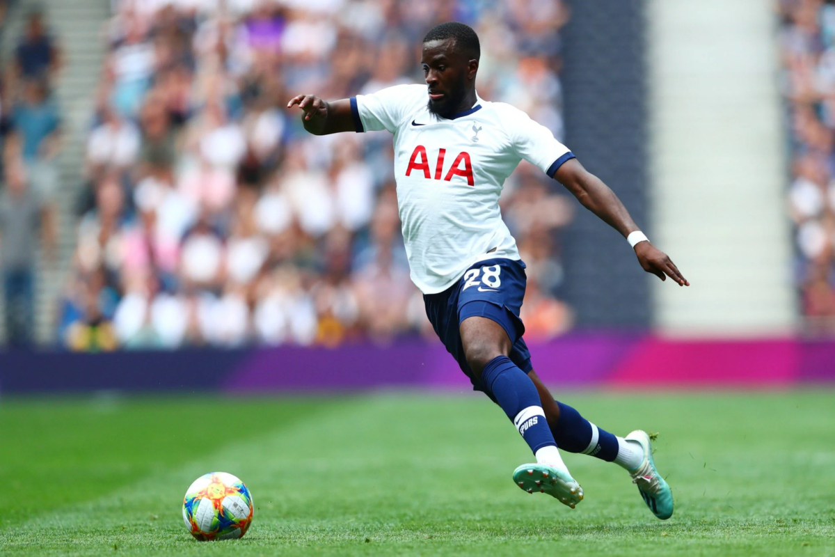 "Qalatasaray" "Tottenhem"in yarımmüdafiəçisini transfer etmək istəyir