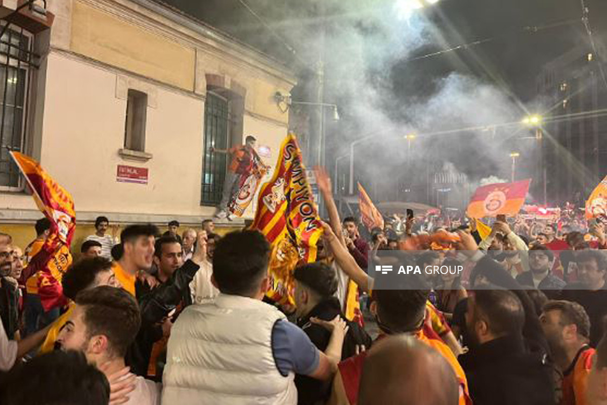 “Qalatasaray”ın qələbəsi İstanbulda izdihama səbəb olub - FOTO