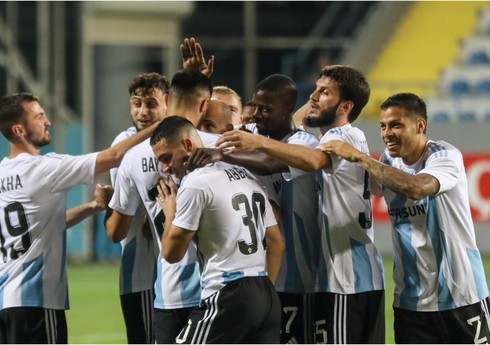 "Qarabağ" üçüncü dəfə ölkə çempionatına böyük hesablı qələbələrlə başlayıb