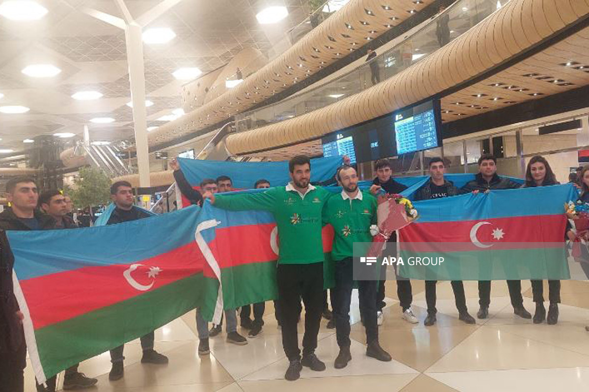 Qarüstü polo üzrə dünya kubokunu qazanan Azərbaycan komandası Vətənə qayıdıb - FOTO