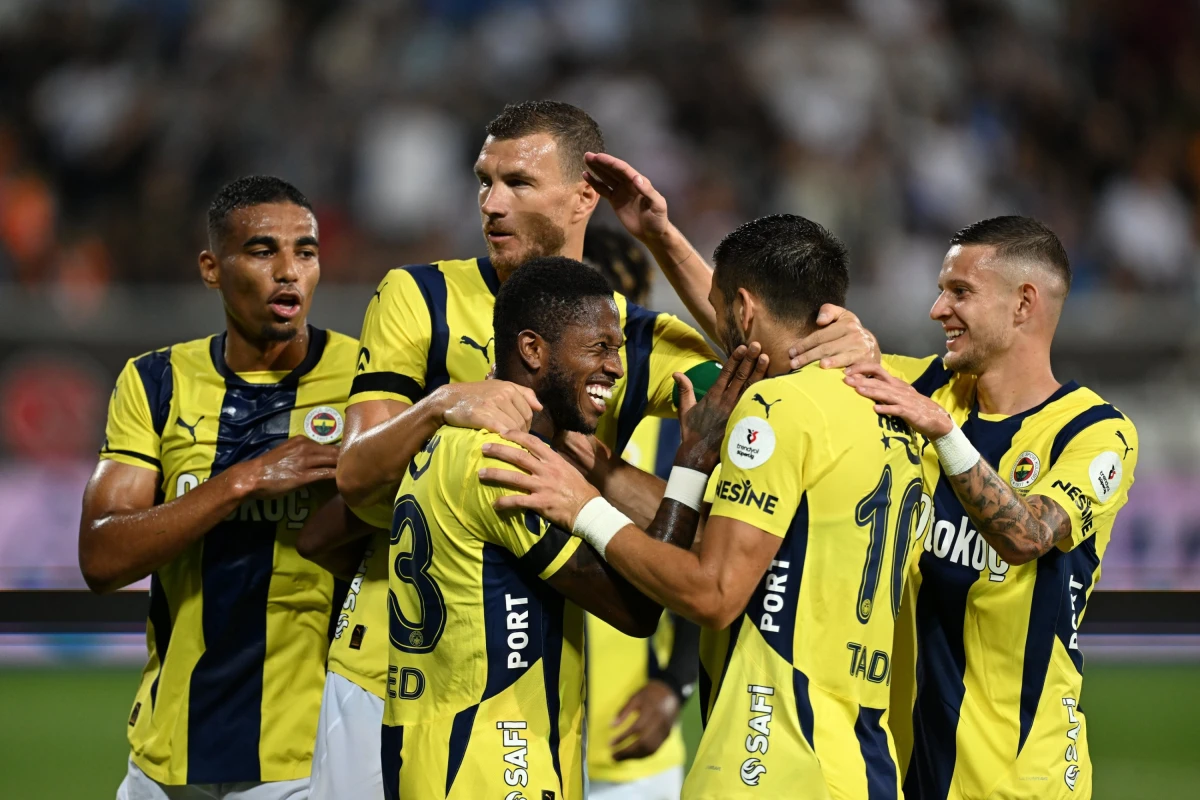 "Fənərbaxça"da gözlənilməz qərar: 10-a yaxın futbolçu ilə yollar ayrılır