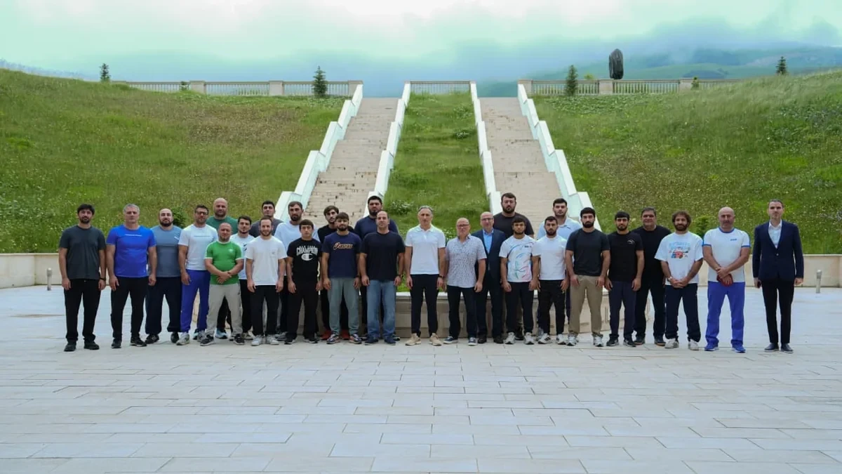 Rəşad Nəbiyev Qusarda təlim-məşq toplanışı keçən cüdoçularla görüşüb