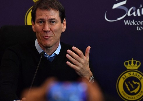 Ronaldunun komandası baş məşqçisi ilə vidalaşıb