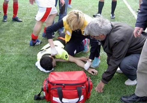 Rusiyada futbol hakimi oyun zamanı vəfat edib