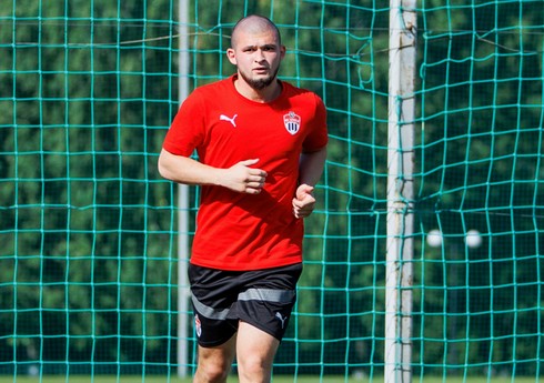 Rusiyada oynayan azərbaycanlı futbolçu baş məşqçi ilə insidentindən danışıb