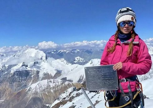 Rusiyalı alpinist həyat yoldaşının 4 il əvvəl öldüyü yüksəklikdə vəfat edib