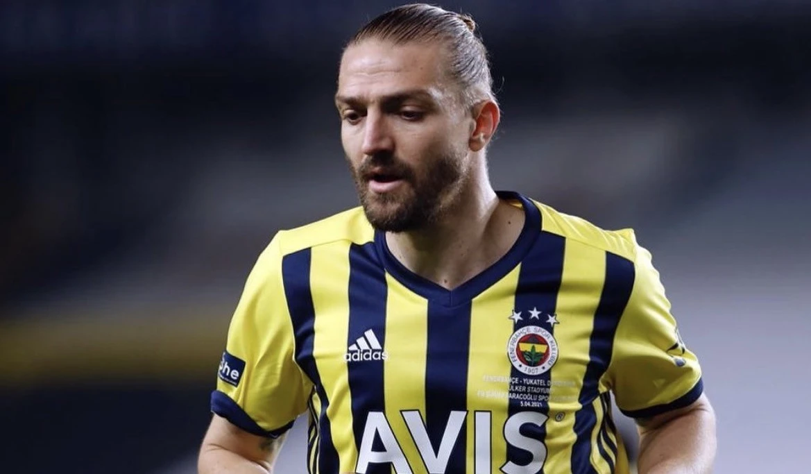 Sabiq “fənər”li karyerasını başa vurdu
