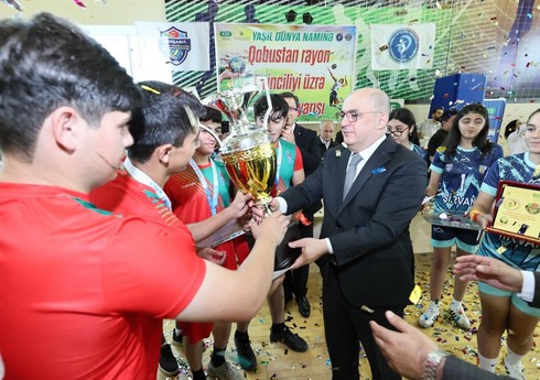 Şahin Bağırov Qobustanda yeniyetmə voleybolçularla görüşüb