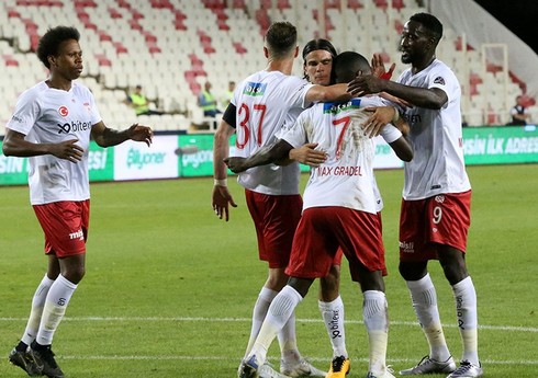 "Sivasspor"dan qələbə, "Başakşehir" "Fiorentina"nı darmadağın edib