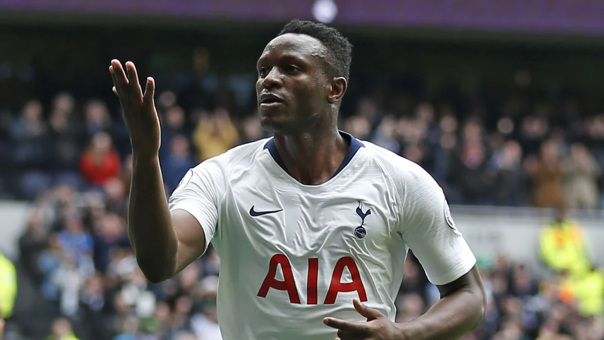 “Tottenhem”in sabiq futbolçusu butslarını mismardan asdı - RƏSMİ