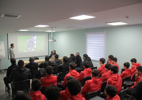 “Turan Tovuz”un futbolçularına irqçiliyə qarşı mübarizə üzrə təlim keçirilib