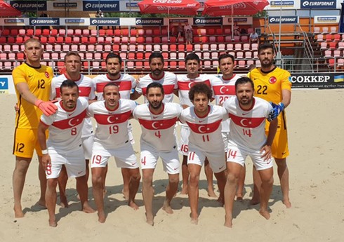 Türkiyənin çimərlik futbol üzrə millisi Bakıdakı yarış üçün heyəti açıqlayıb