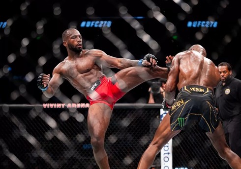 UFC çempionu böyük futbolda debüt edəcək