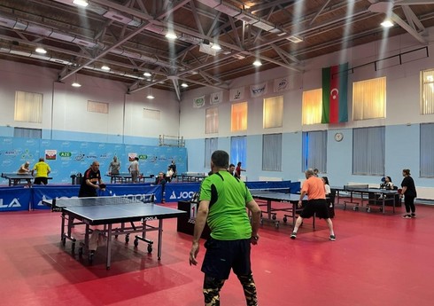 Veteran stolüstü tennisçilərin Azərbaycan çempionatına start verilib