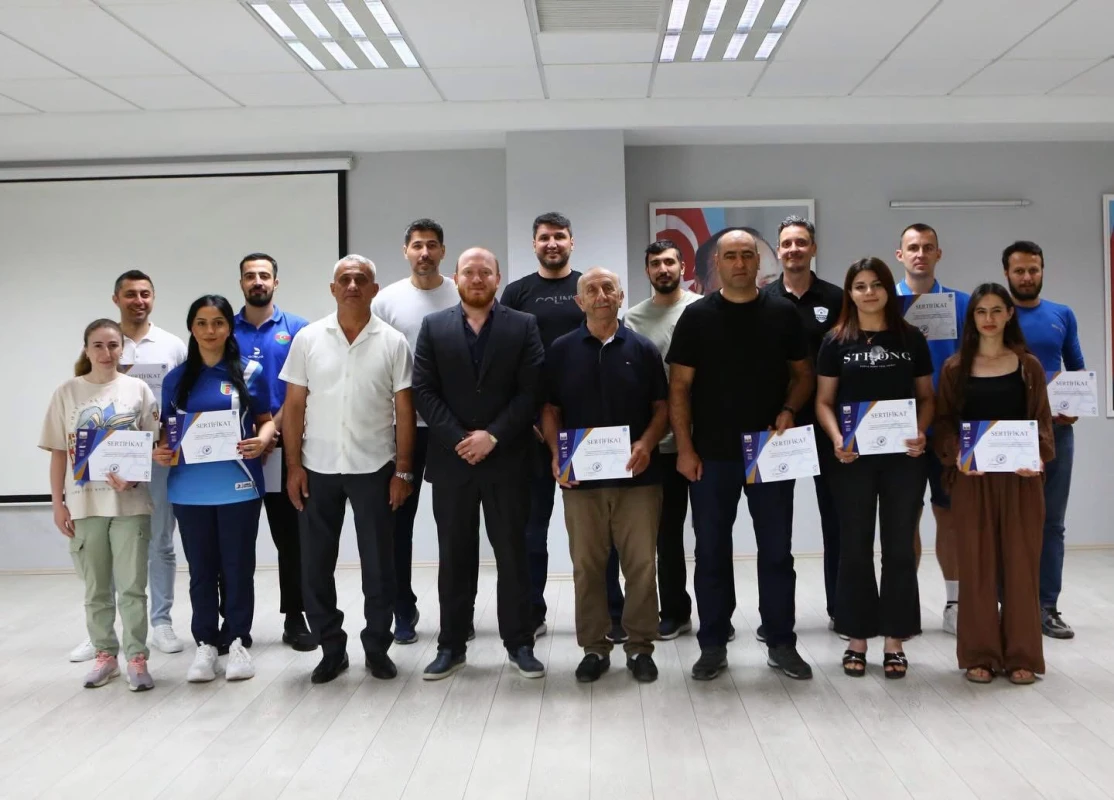 Voleybol məşqçiləri üçün seminar keçirilib